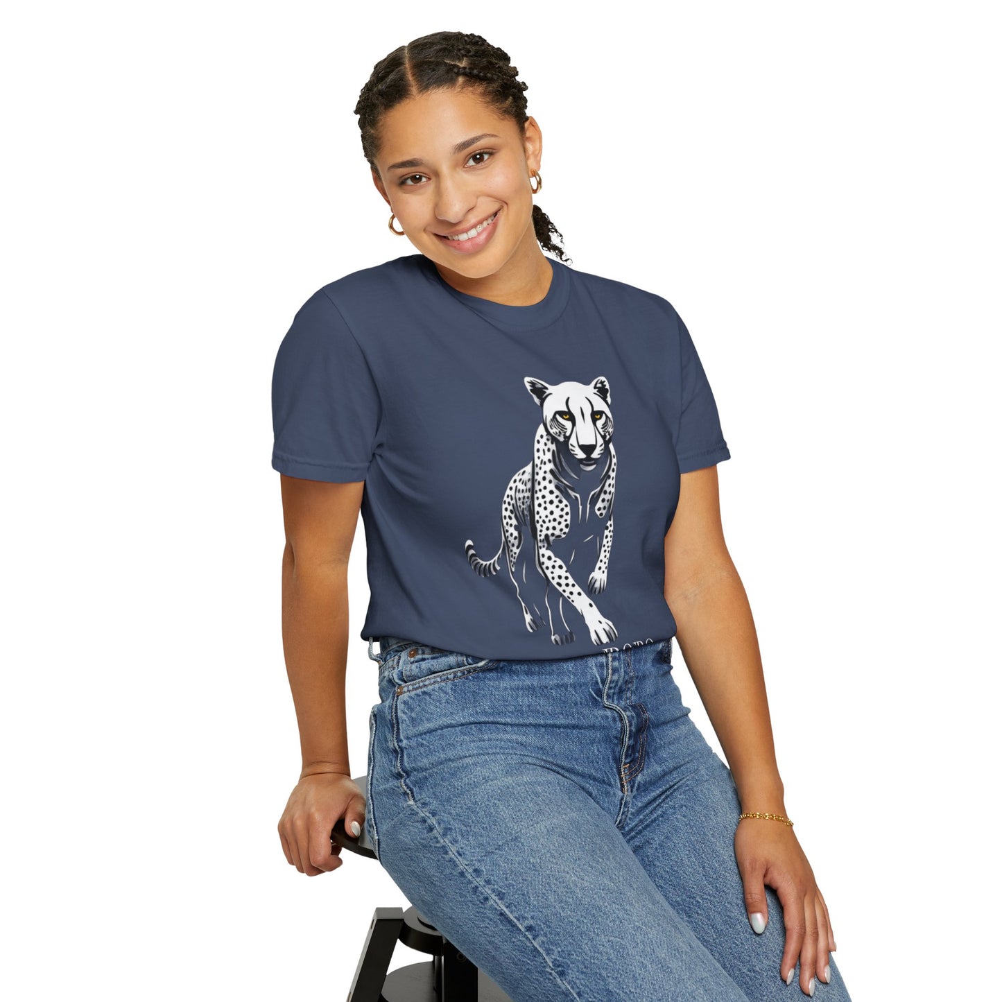 Cheetah Graphic Unisex T-Shirt - Wild Animal Art Tee for Nature Lovers poro brand