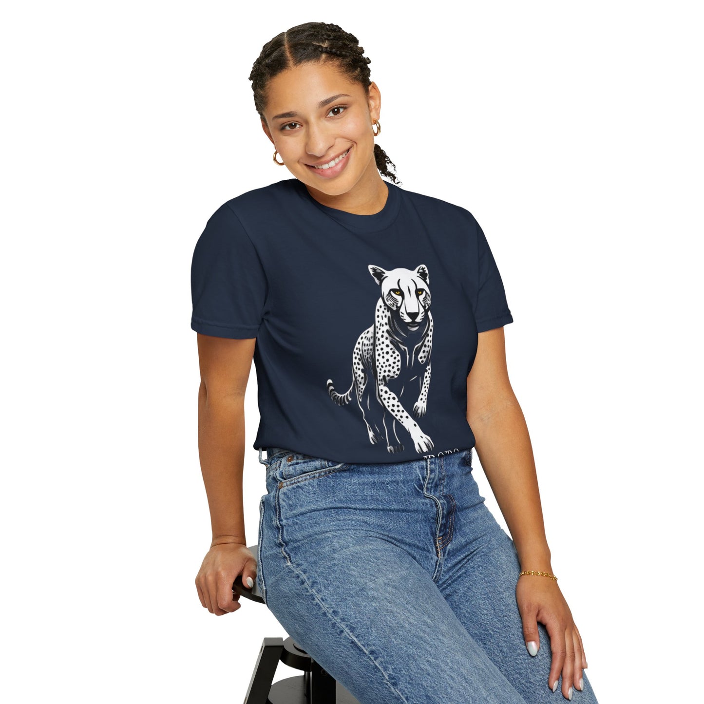 Cheetah Graphic Unisex T-Shirt - Wild Animal Art Tee for Nature Lovers poro brand