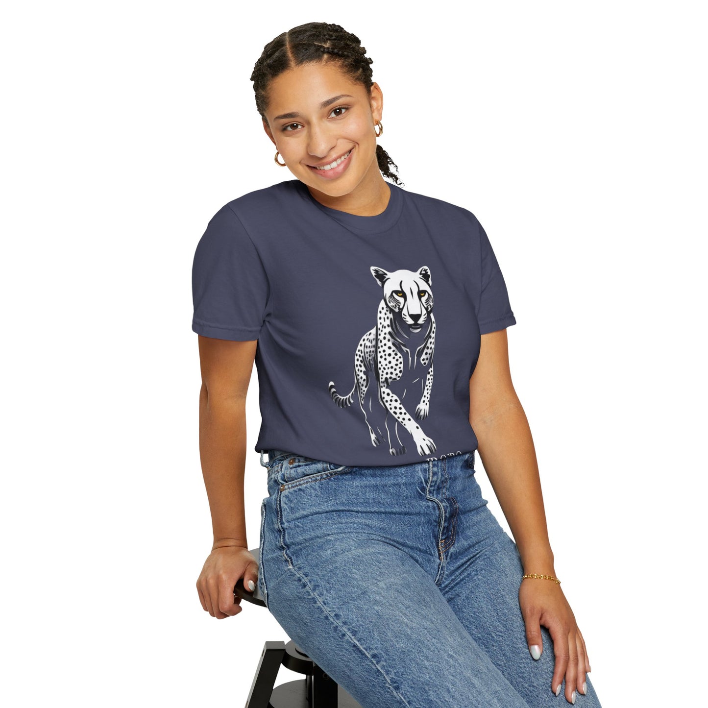 Cheetah Graphic Unisex T-Shirt - Wild Animal Art Tee for Nature Lovers poro brand