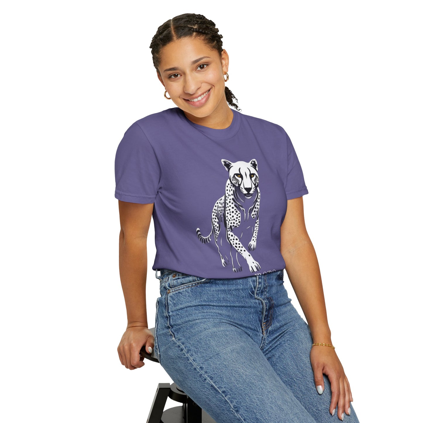 Cheetah Graphic Unisex T-Shirt - Wild Animal Art Tee for Nature Lovers poro brand