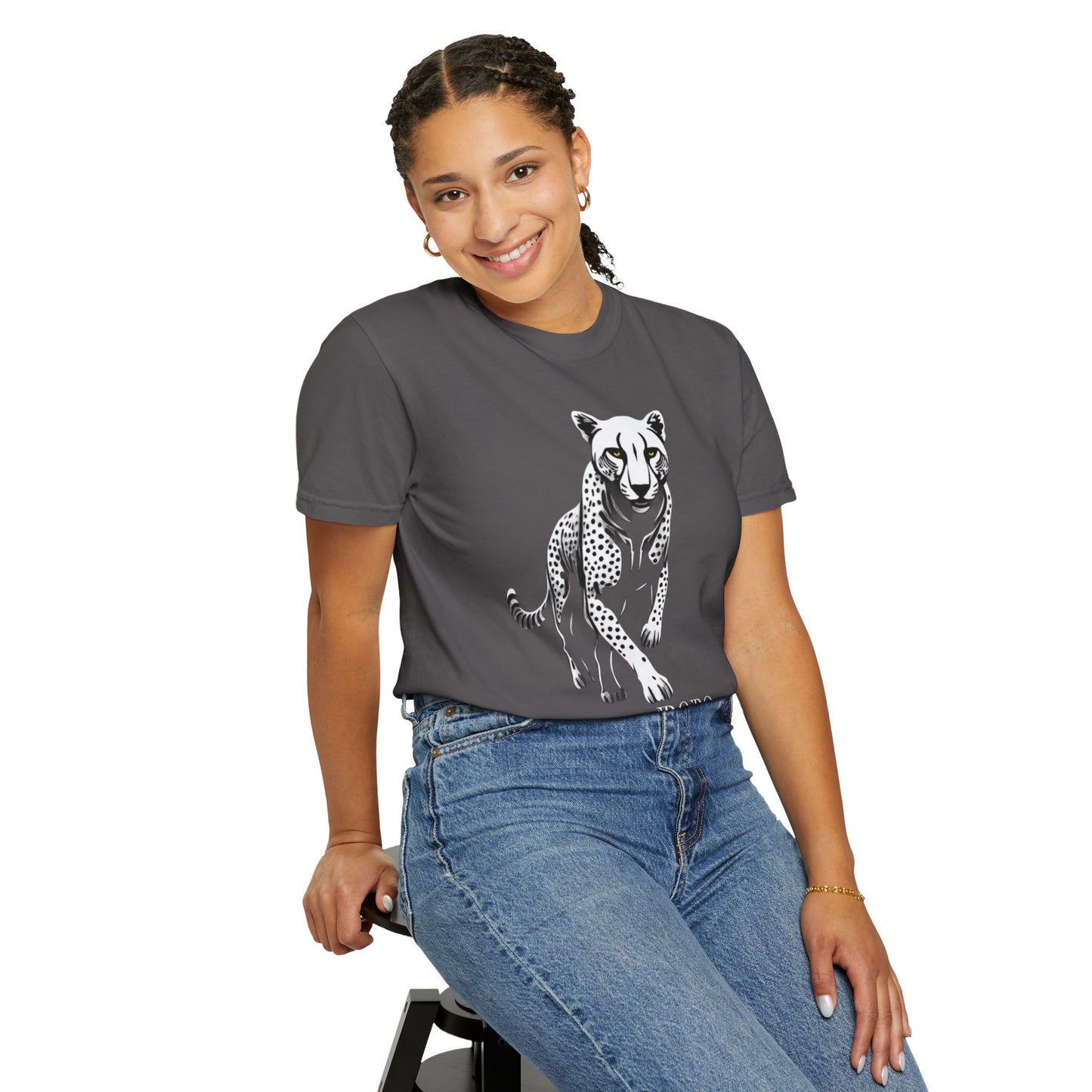 Cheetah Graphic Unisex T-Shirt - Wild Animal Art Tee for Nature Lovers poro brand