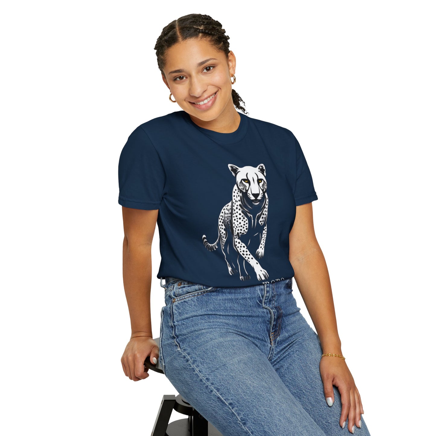 Cheetah Graphic Unisex T-Shirt - Wild Animal Art Tee for Nature Lovers poro brand