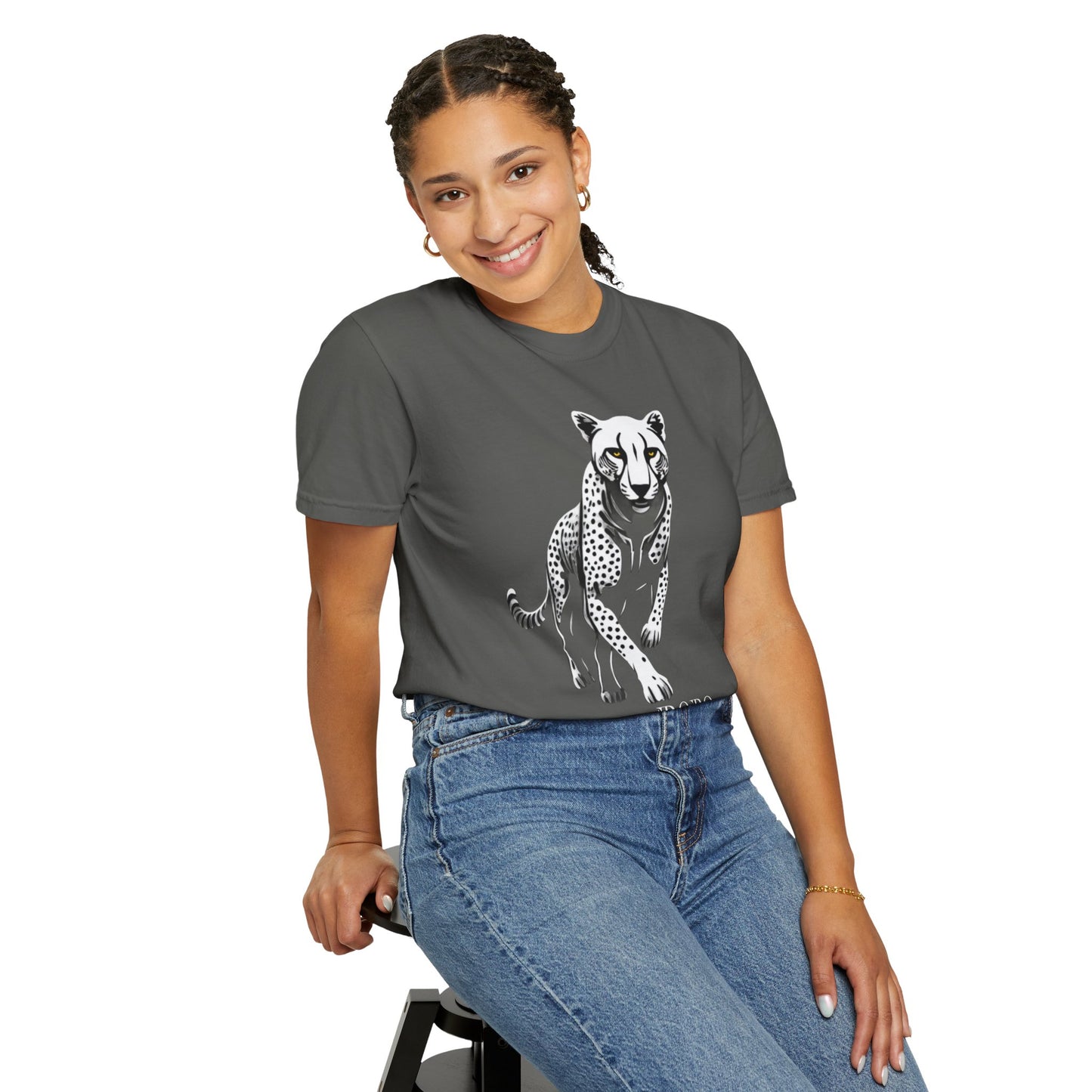 Cheetah Graphic Unisex T-Shirt - Wild Animal Art Tee for Nature Lovers poro brand